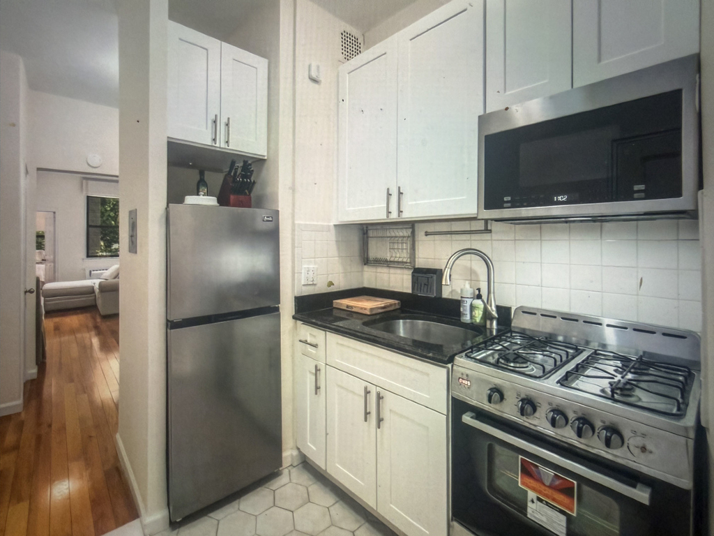 East 78th Street - Photo 11