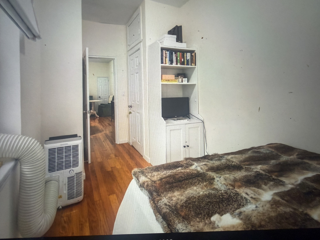 East 78th Street - Photo 8