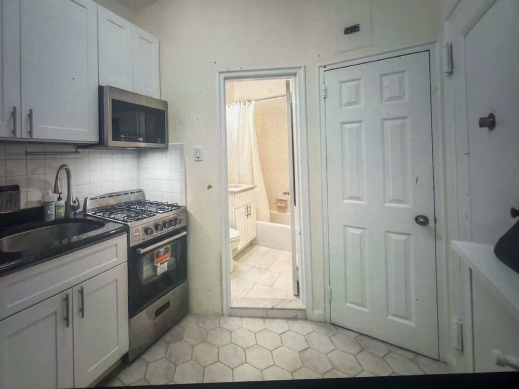 East 78th Street - Photo 6