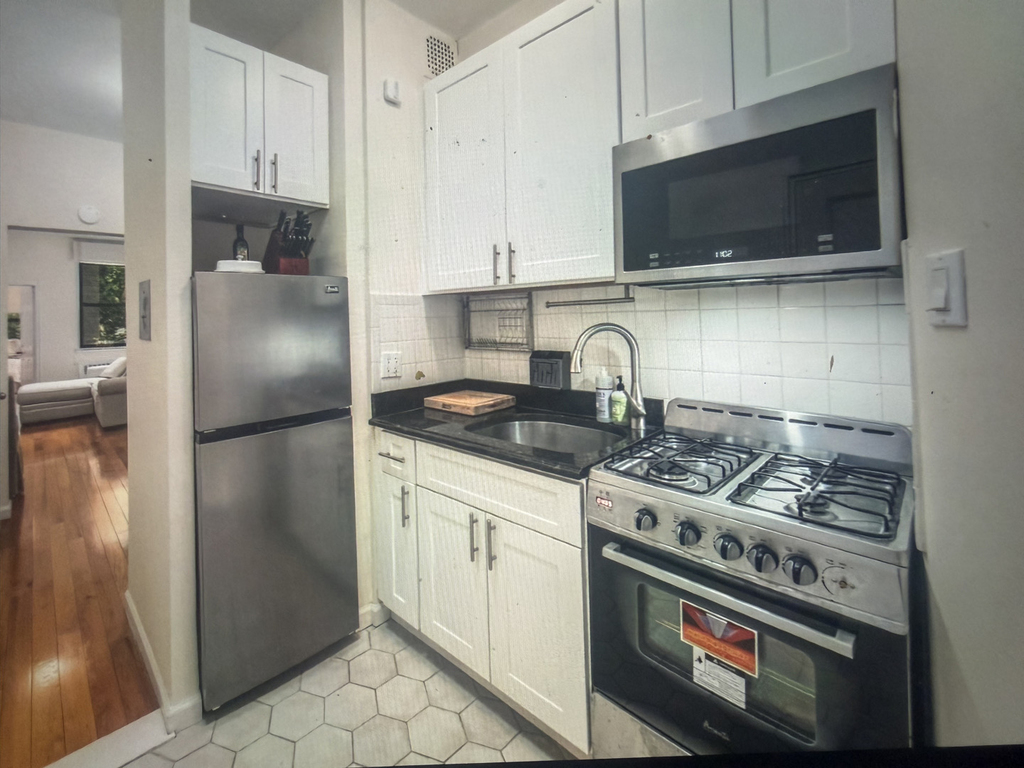 East 78th Street - Photo 5