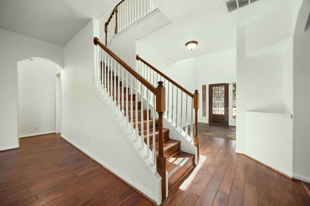 10003 Lynette Falls Drive - Photo 4