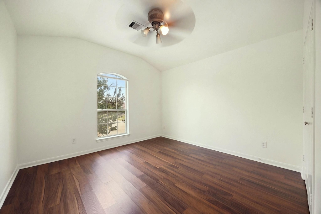 10003 Lynette Falls Drive - Photo 35