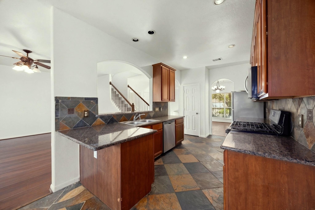 10003 Lynette Falls Drive - Photo 11