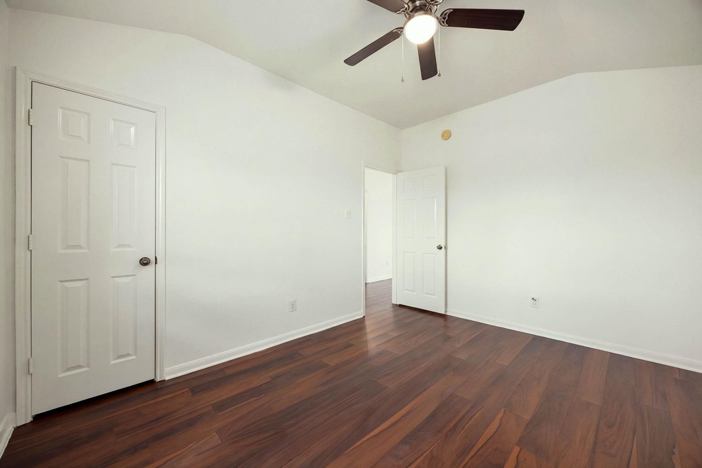 10003 Lynette Falls Drive - Photo 34