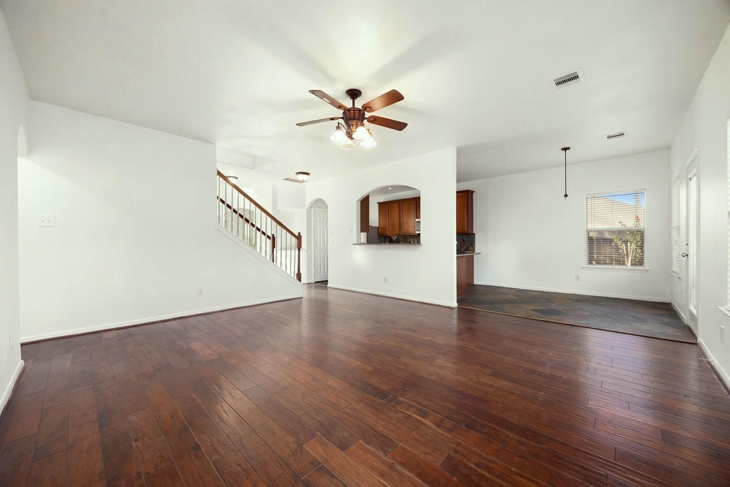 10003 Lynette Falls Drive - Photo 9