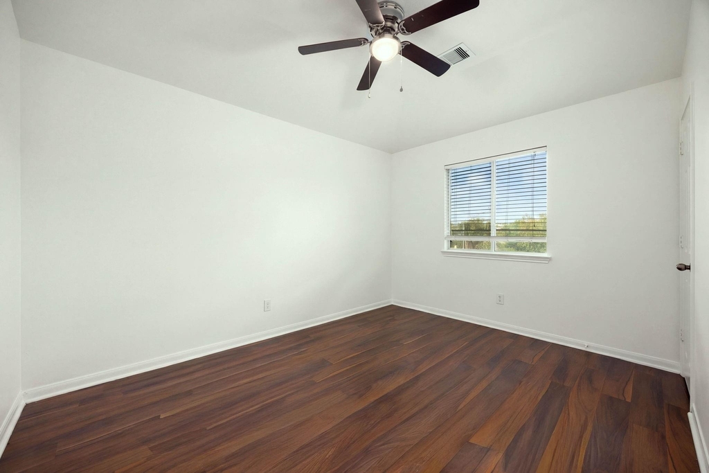 10003 Lynette Falls Drive - Photo 33