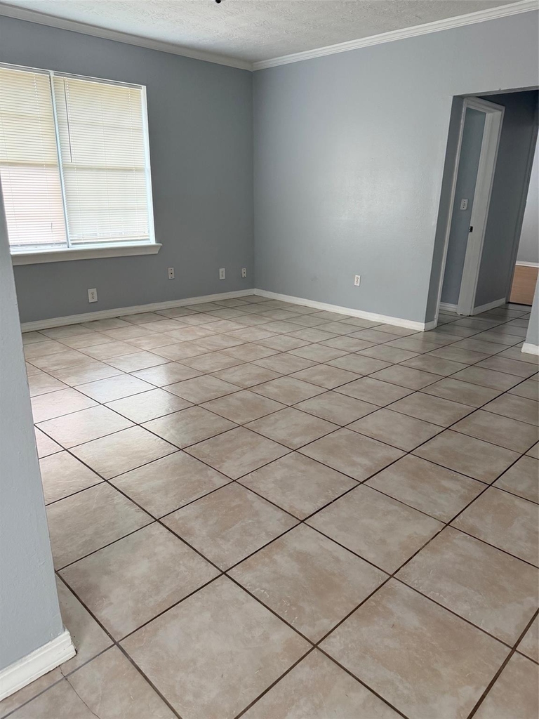818 N Commerce Street - Photo 2