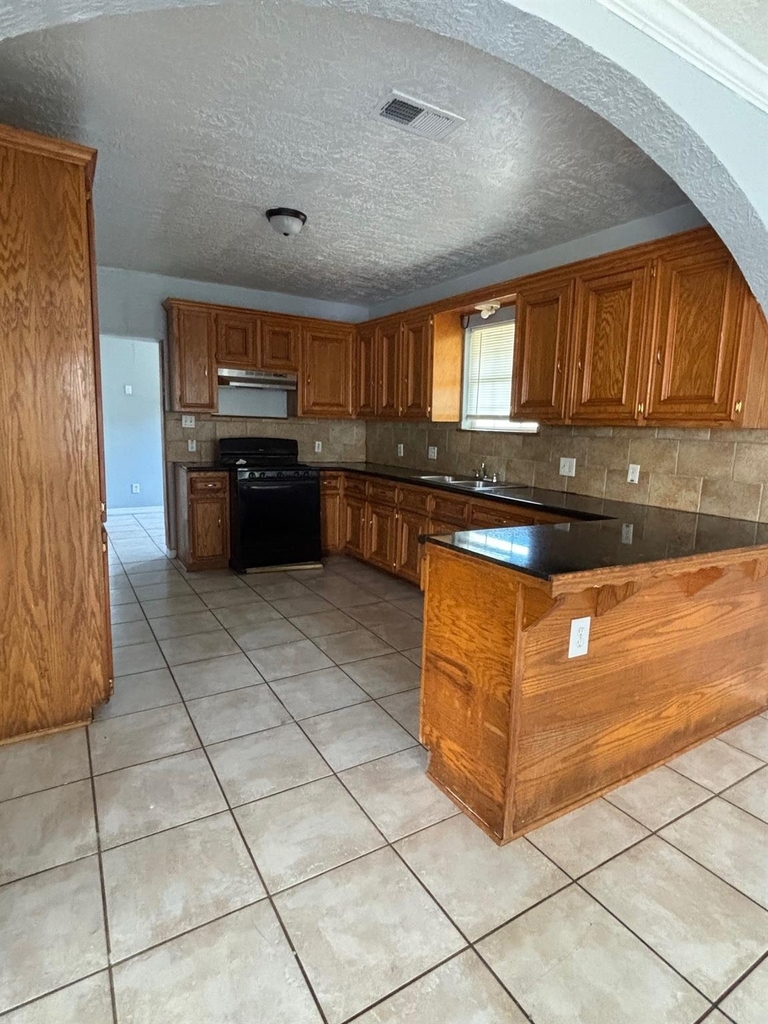 818 N Commerce Street - Photo 6