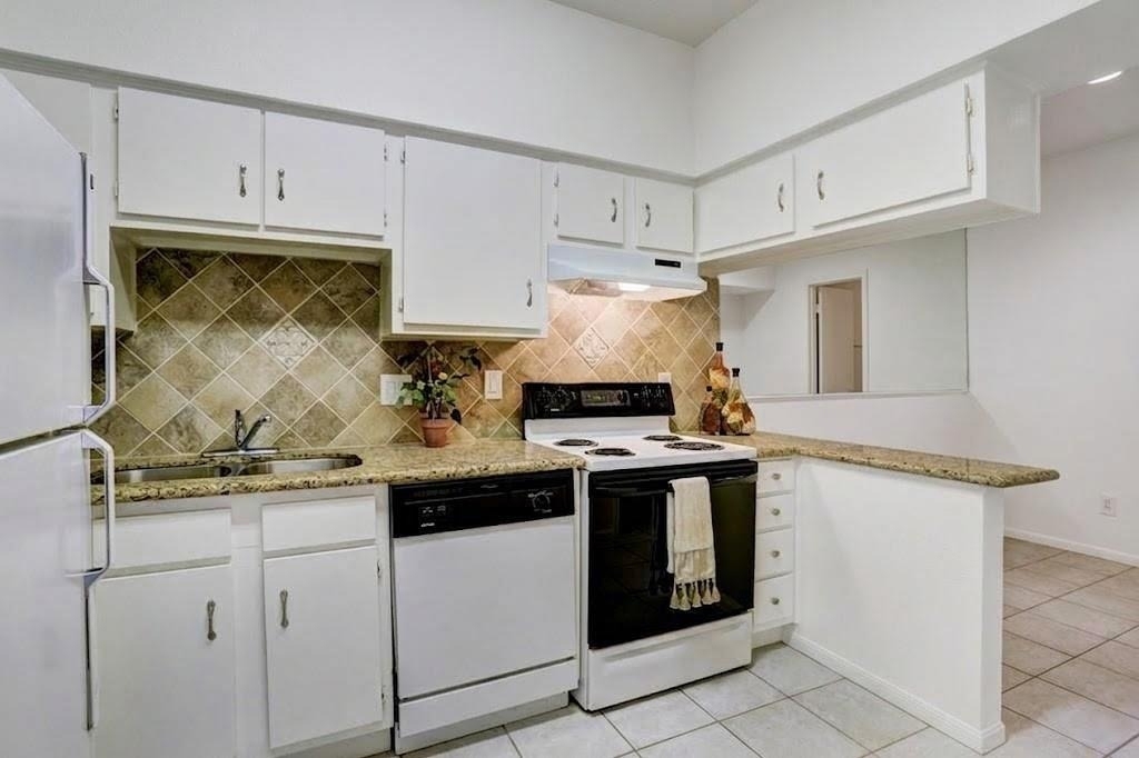 2100 Tanglewilde Street - Photo 4