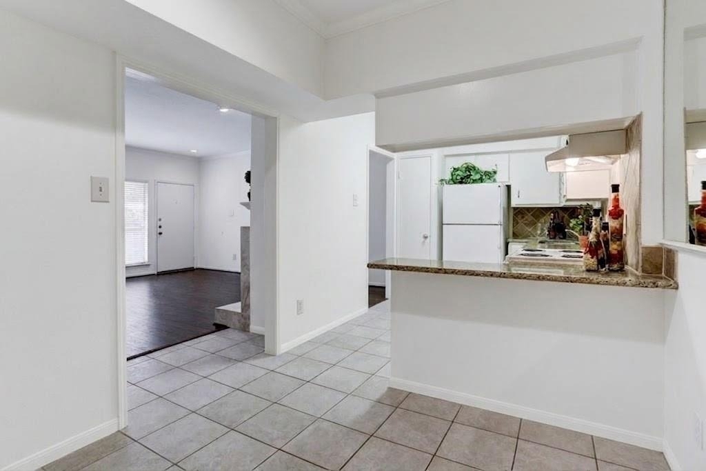 2100 Tanglewilde Street - Photo 6