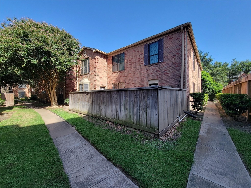 2255 Braeswood Park - Photo 3