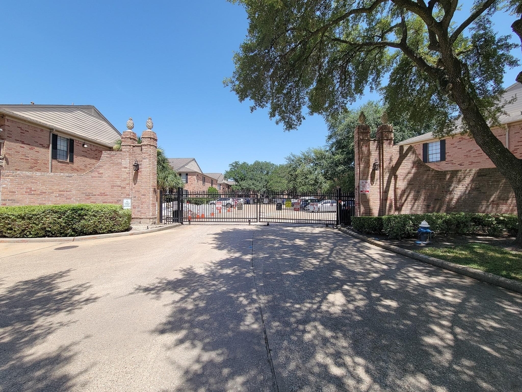 2255 Braeswood Park - Photo 36