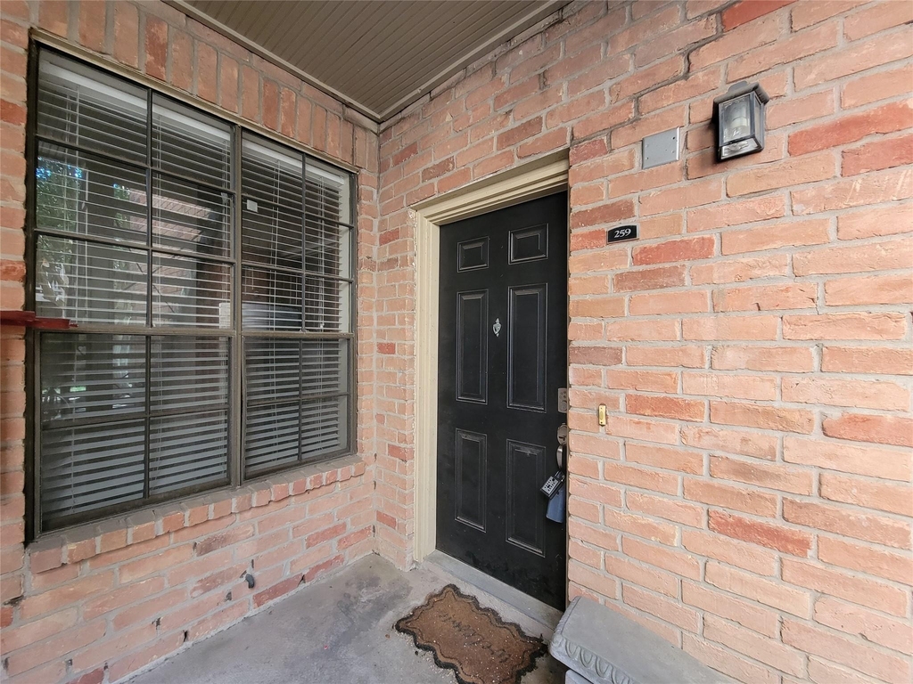 2255 Braeswood Park - Photo 2