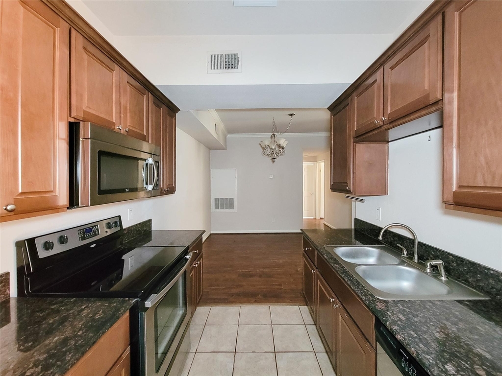 2255 Braeswood Park - Photo 19