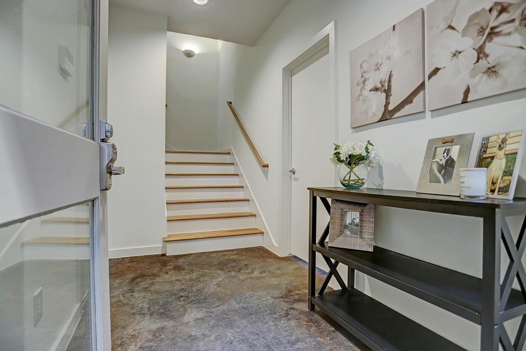 5334 Darling Street - Photo 2