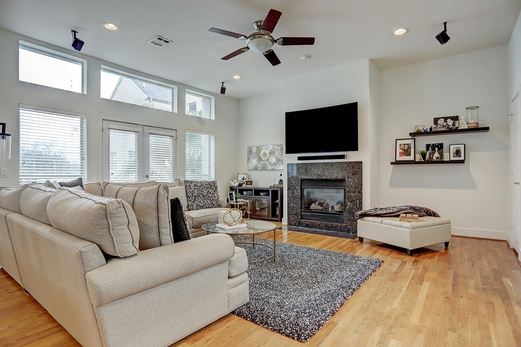 5334 Darling Street - Photo 8