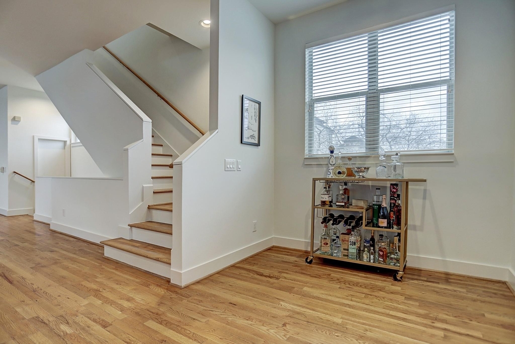 5334 Darling Street - Photo 6