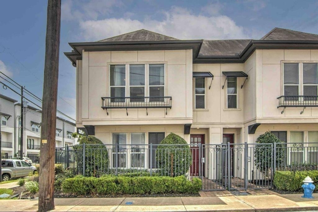 2932 Baer Street - Photo 2