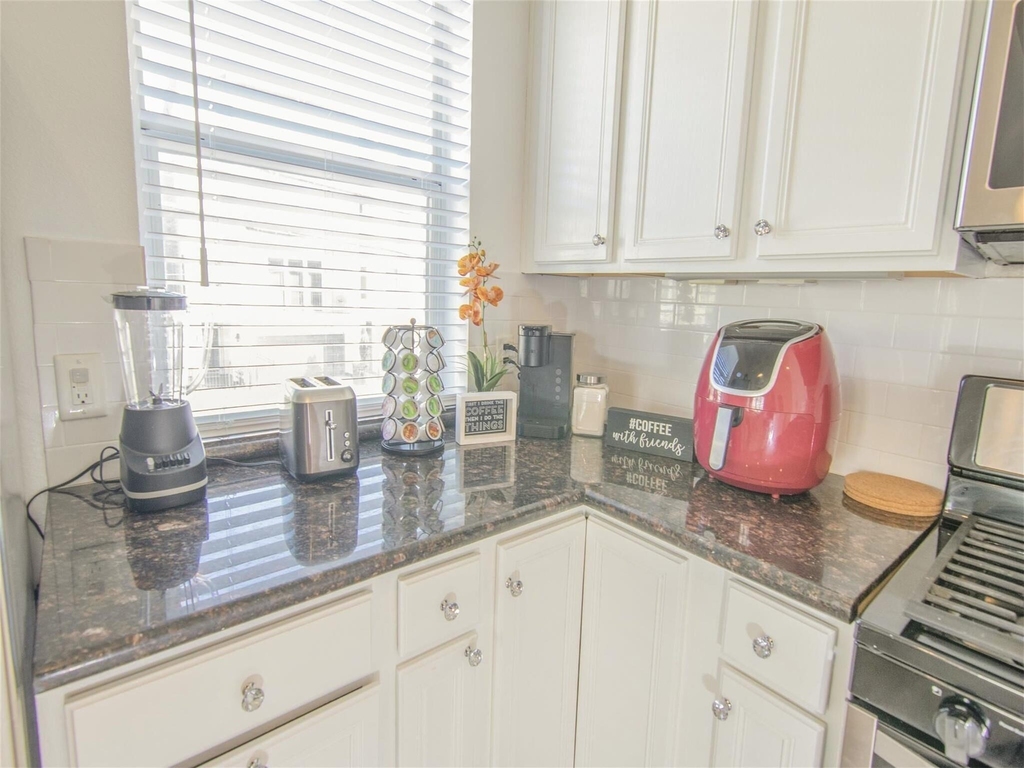 2932 Baer Street - Photo 10