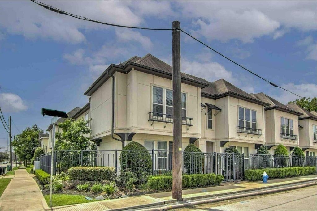 2932 Baer Street - Photo 1