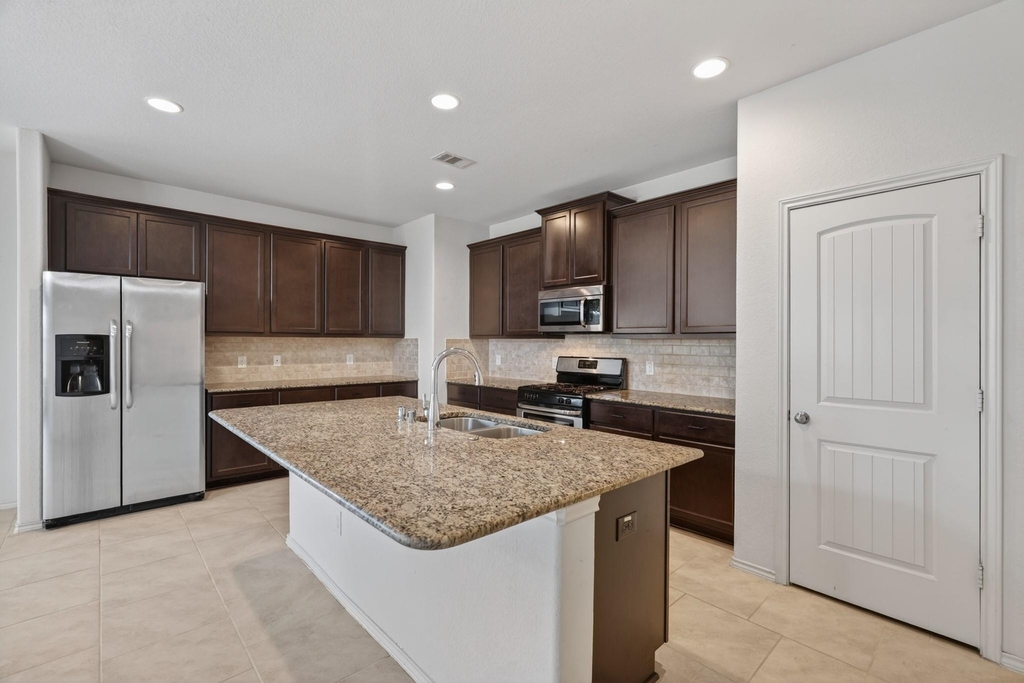 138 Meadow Grove Drive - Photo 2