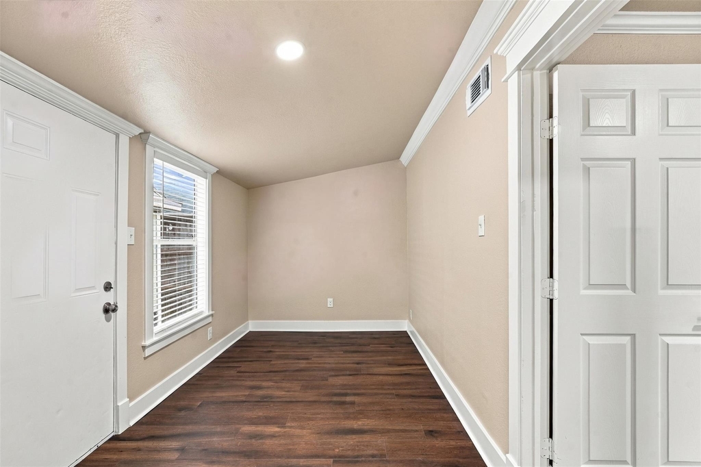 1204 Cordell Street - Photo 8