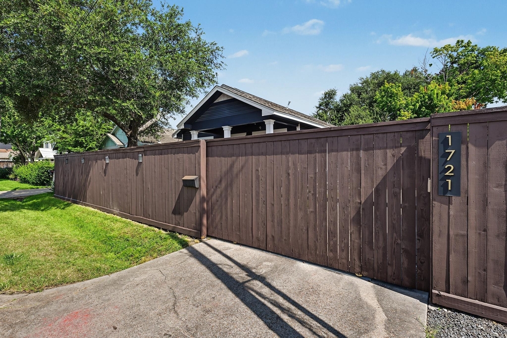 1721 Airline Drive - Photo 38