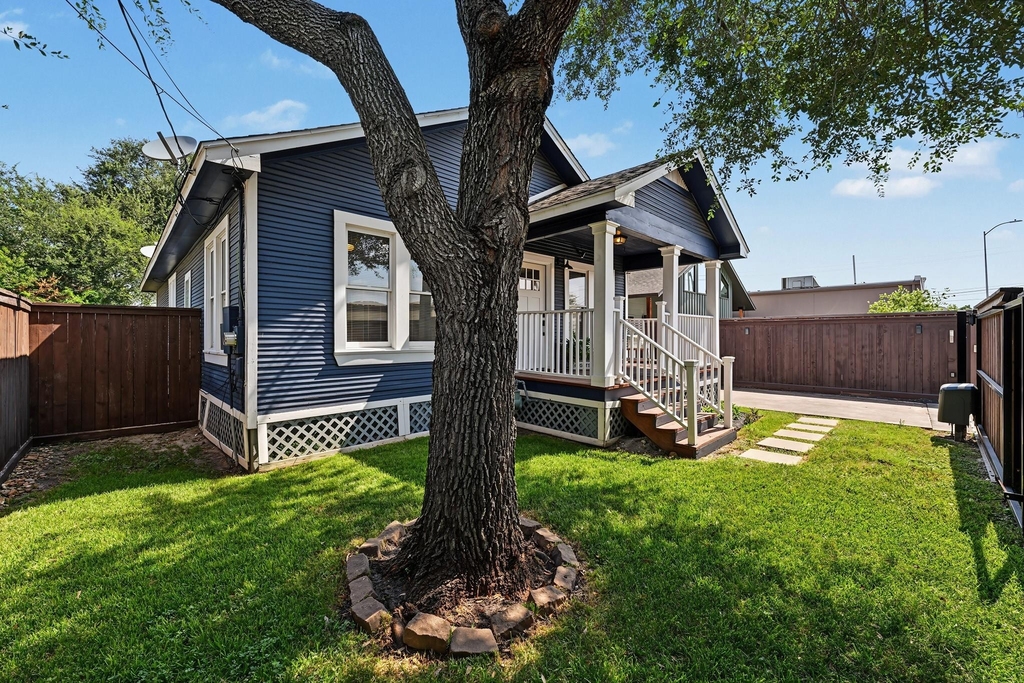 1721 Airline Drive - Photo 1