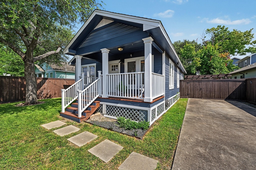 1721 Airline Drive - Photo 0