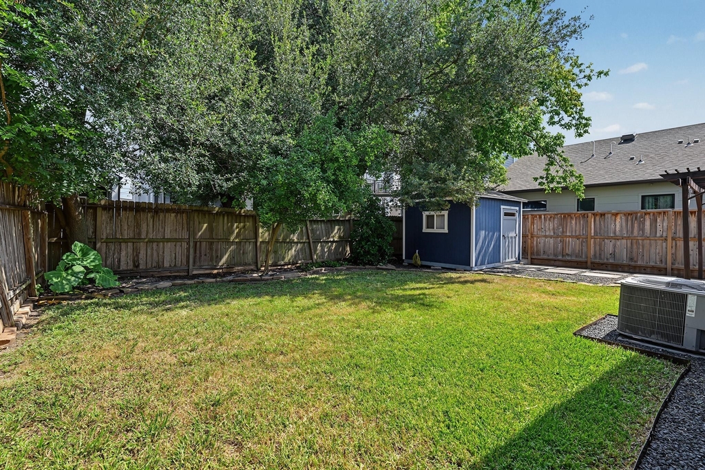 1721 Airline Drive - Photo 33