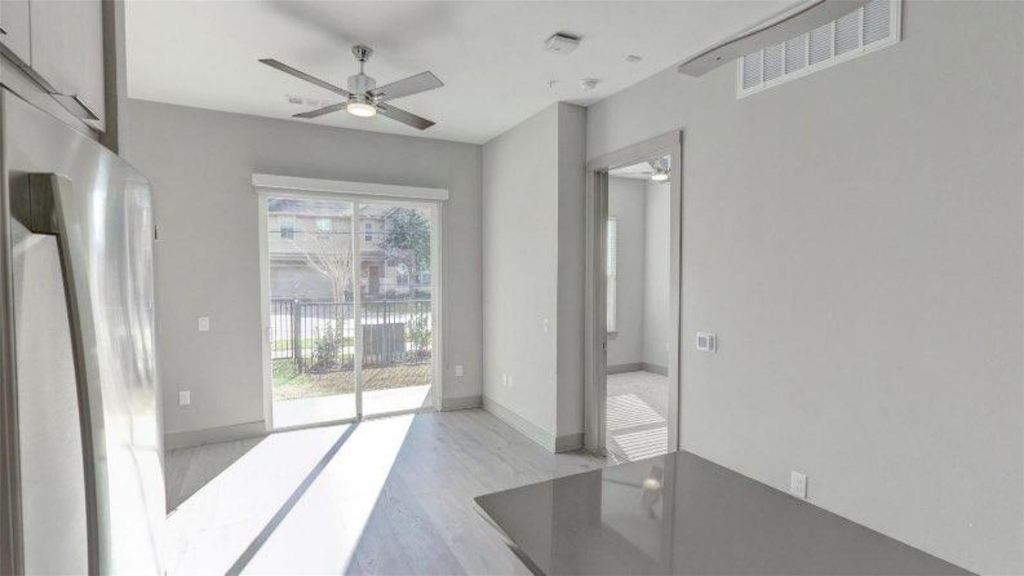401 W 25th St Street - Photo 7