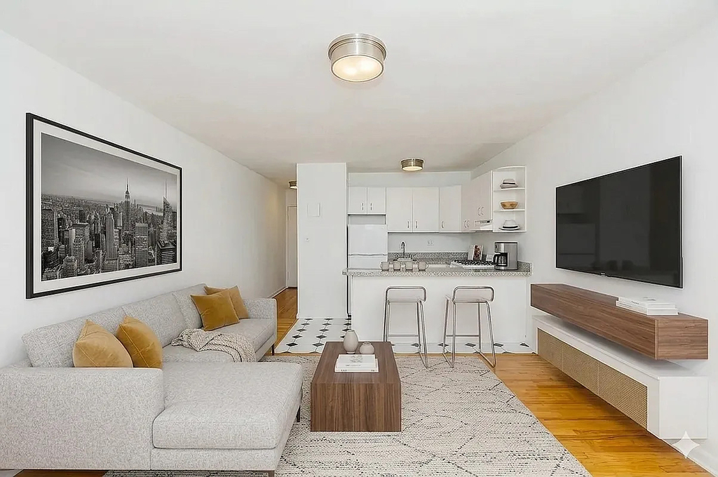 342 East 55th Street - Photo 1