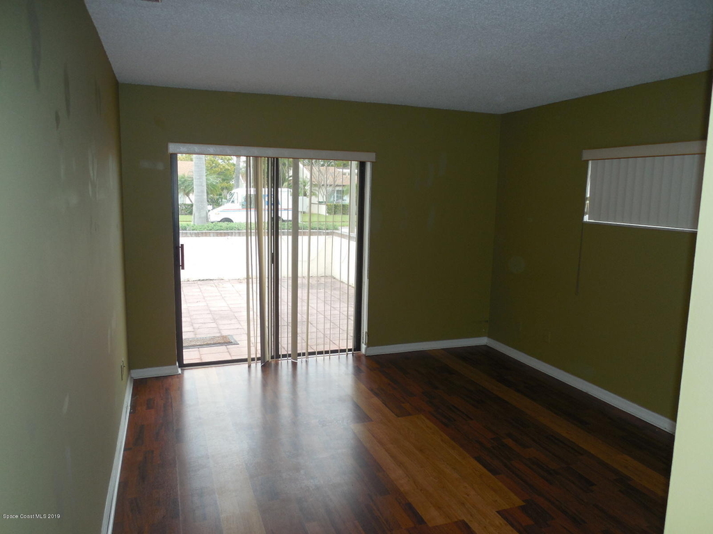 537 Summerset Court - Photo 14