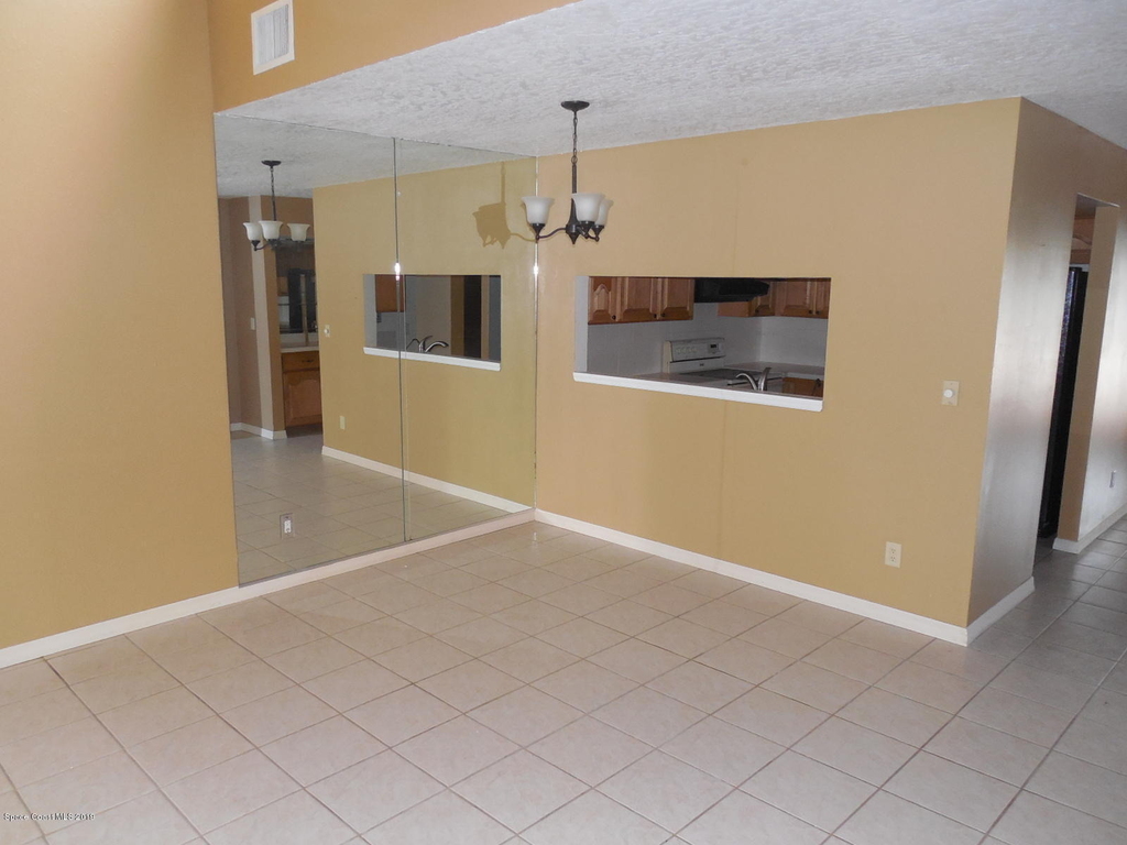 537 Summerset Court - Photo 6