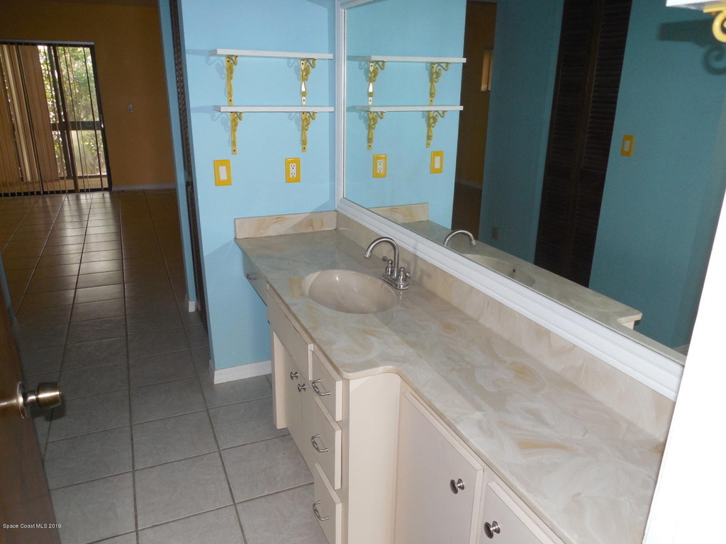 537 Summerset Court - Photo 12