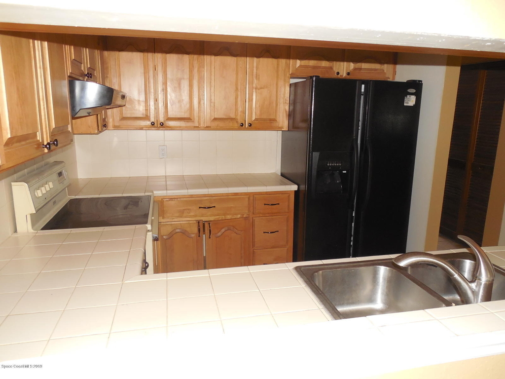 537 Summerset Court - Photo 4