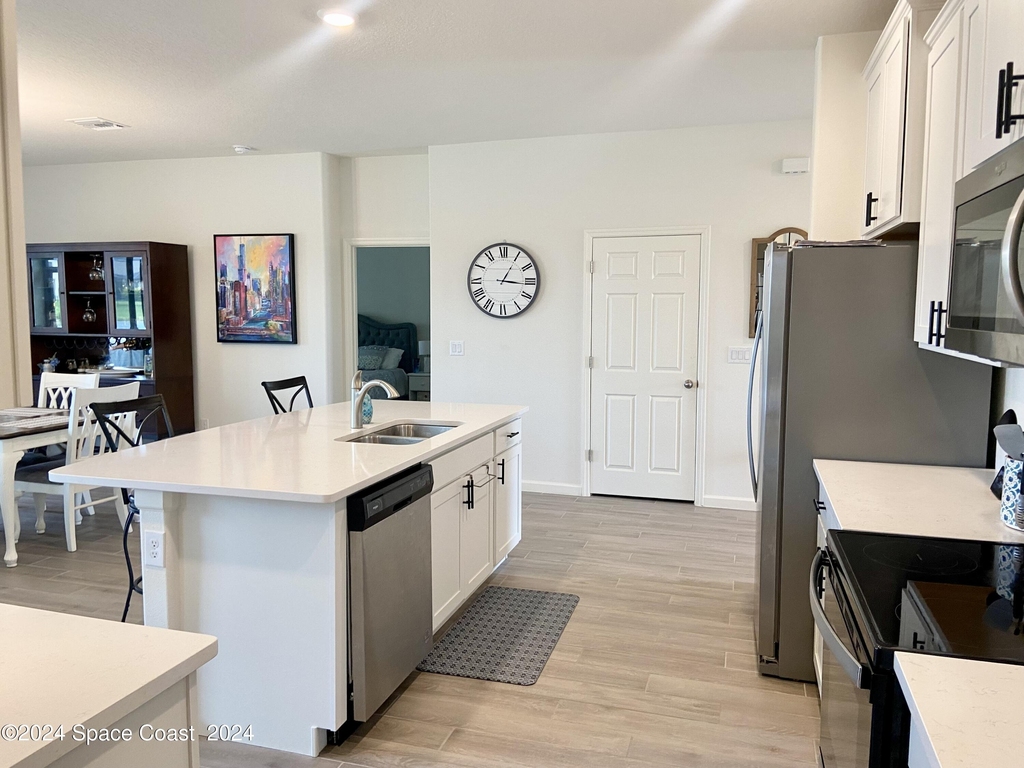309 Wiregrass Avenue W - Photo 4