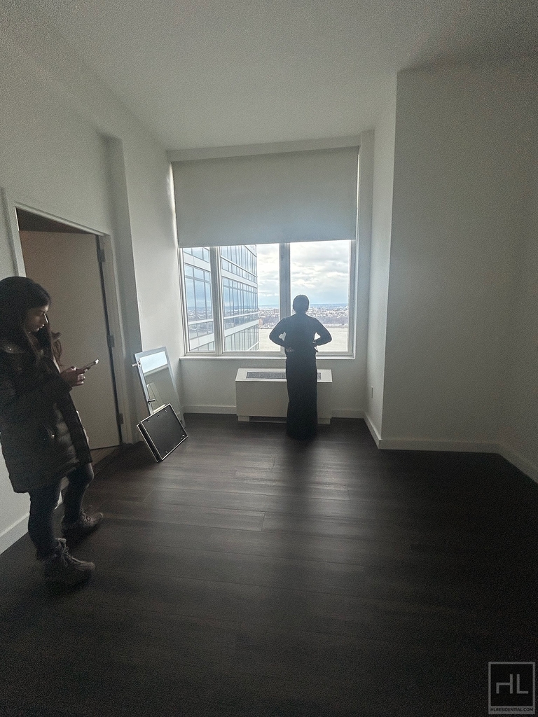 West 42 Street - Photo 2