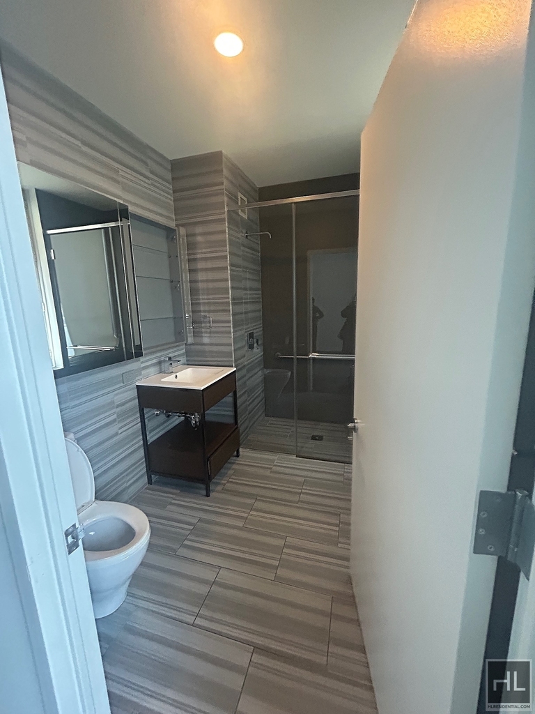 West 42 Street - Photo 1