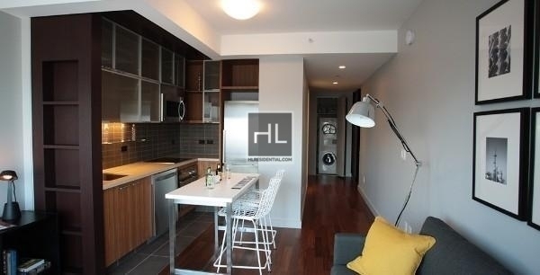 West 42 Street - Photo 1