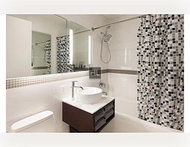 West 42 Street - Photo 2