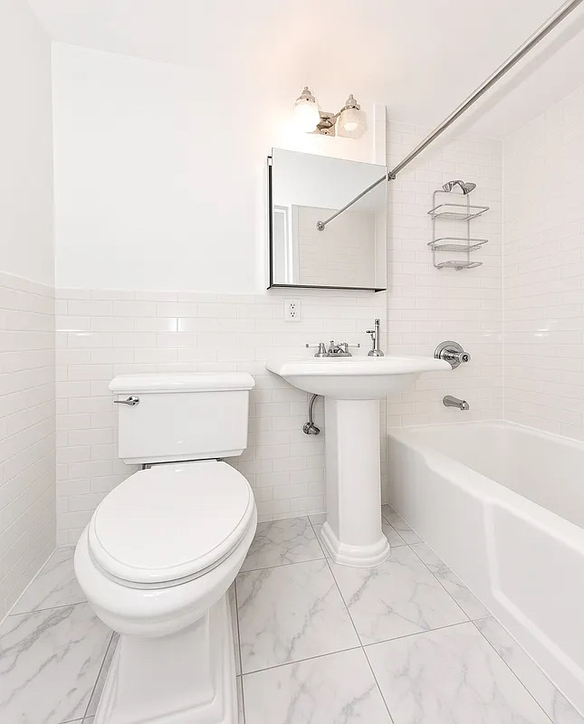 340 East 61st Street - Photo 4