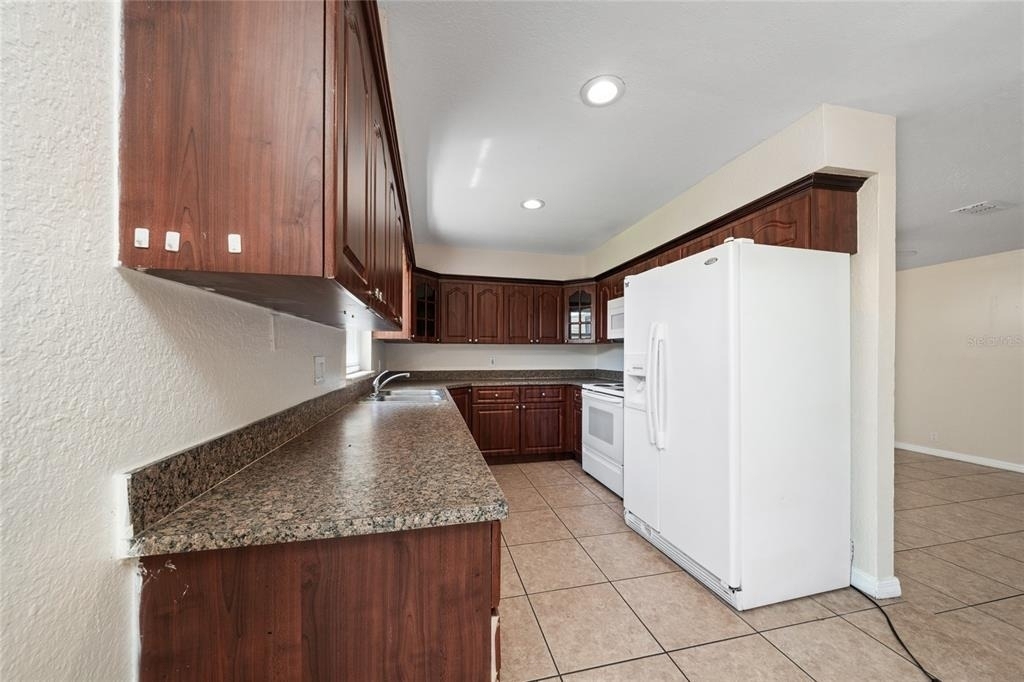 571 Imperial Place - Photo 8