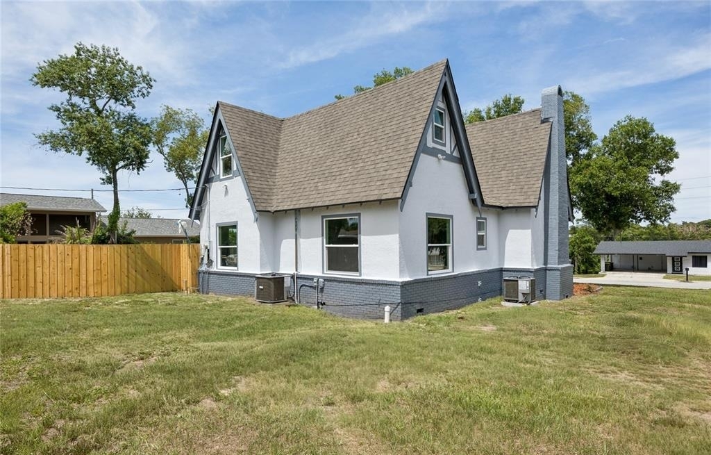 1326 East Avenue - Photo 2