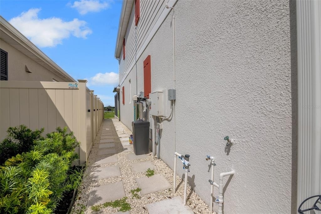 904 Griffon Avenue - Photo 3