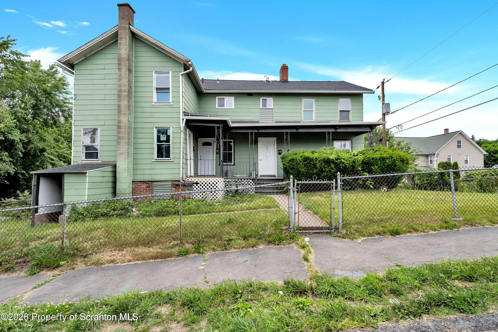 127 1/2 N Garfield Avenue - Photo 0
