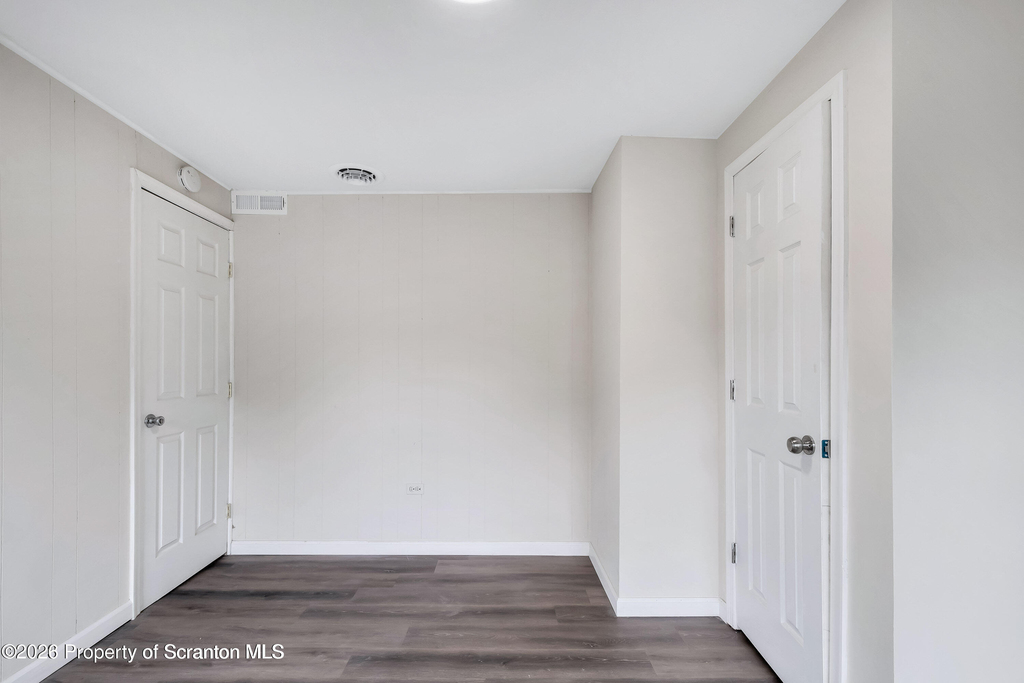 127 1/2 N Garfield Avenue - Photo 4