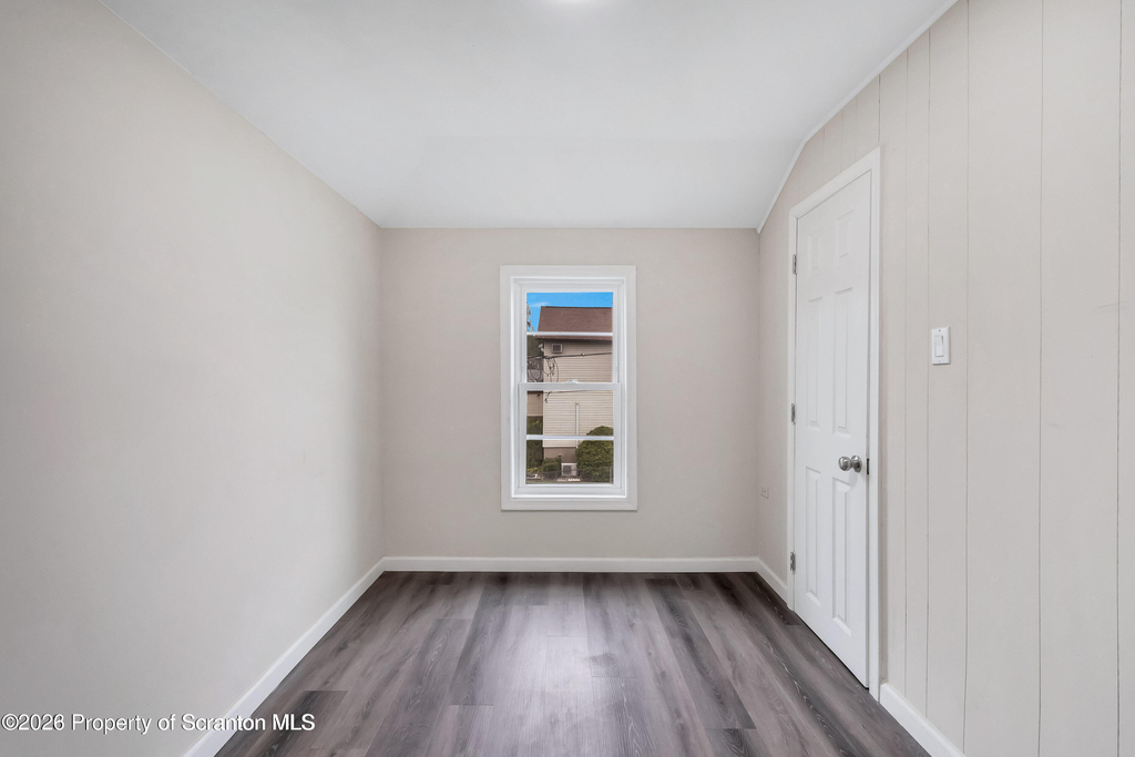 127 1/2 N Garfield Avenue - Photo 7