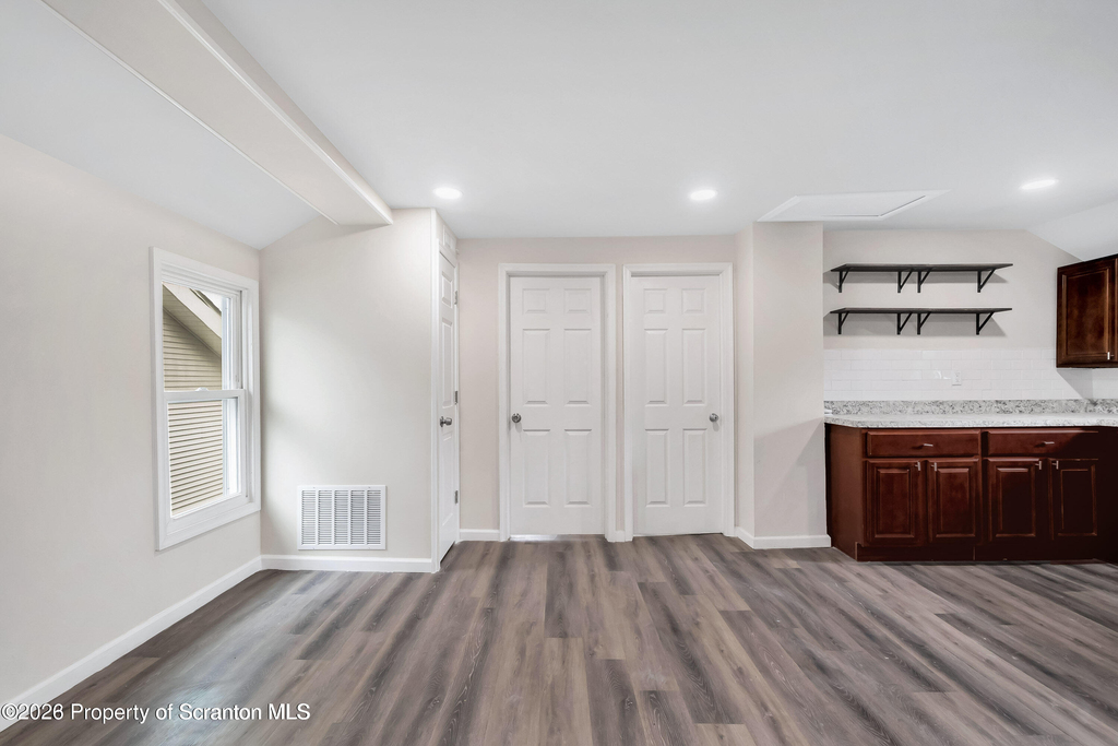 127 1/2 N Garfield Avenue - Photo 11