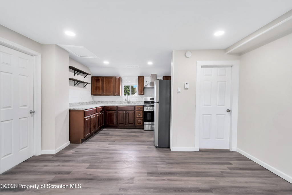 127 1/2 N Garfield Avenue - Photo 13